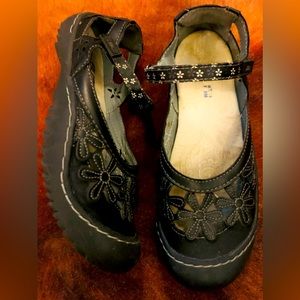 JBU Black Flower Sandals / Shoes - Size 9 - Good Used Condition